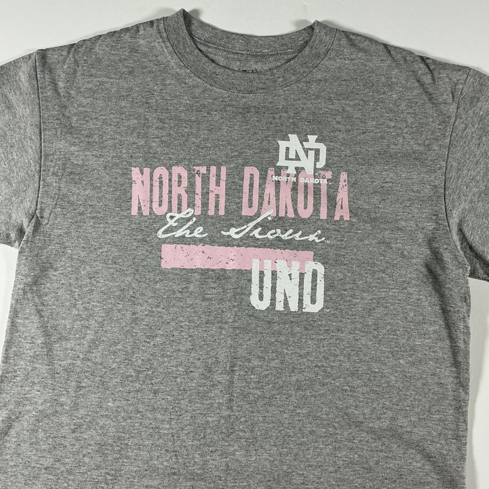 J America UND North Dakota Fighting Sioux Graphic Tee Gray Pink Unisex Size M